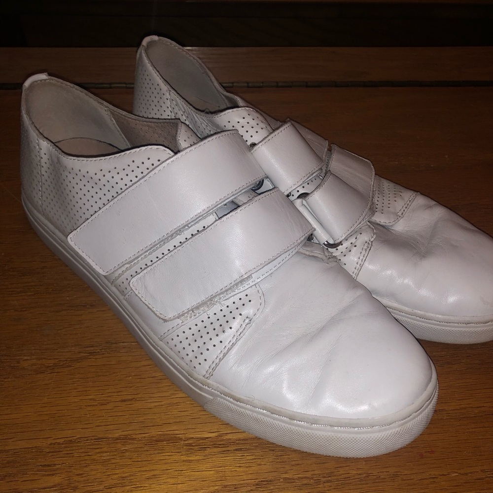 Vince Camuto Velcro 3 Strap